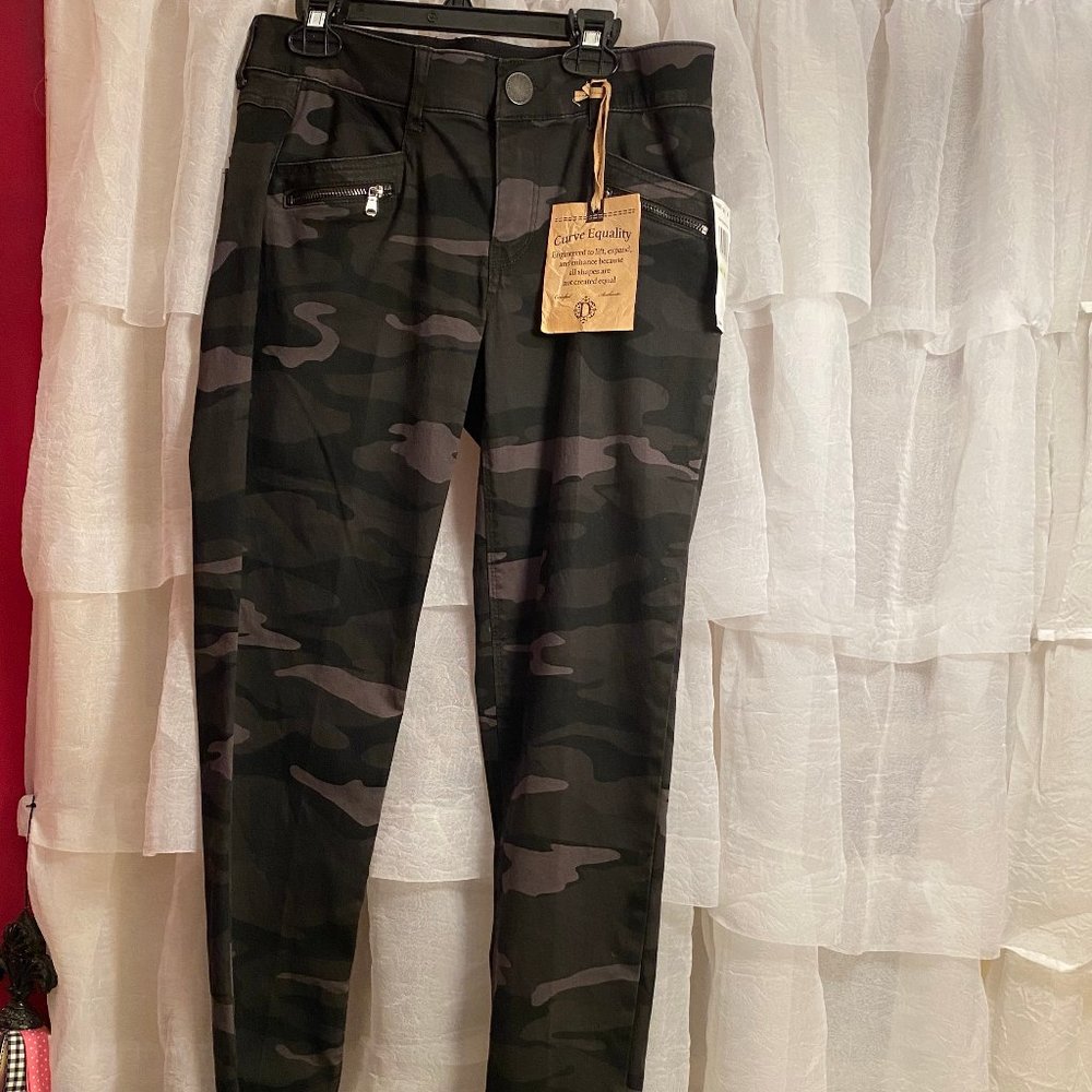 NWT Democracy Ab Technology Camouflage Pant